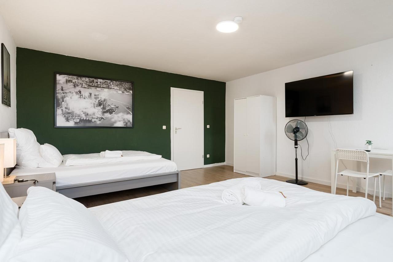 Einfach Aber Sehr Komfortabel - Wohnung Fuer 6 Personen - 2Xwc - Grupen, Messe, Monteure, Studenten - Voll Ausgestattet - 6 Betten 140X200Cm Hochwertig, 3 Smart-Tv 55 Zoll Netflix, 1000 Mbit Wlan, Voll Ausgestattete Kueche ドゥイスブルグ エクステリア 写真