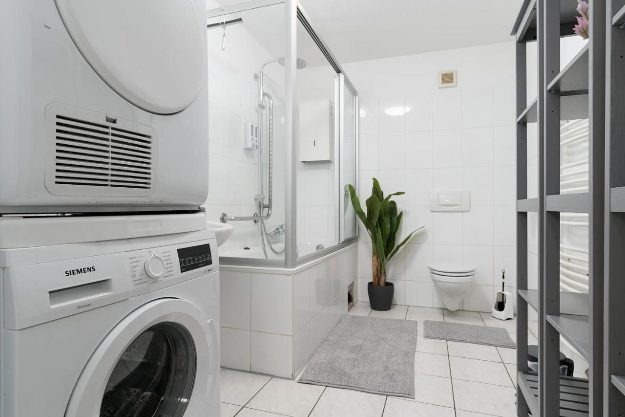 Einfach Aber Sehr Komfortabel - Wohnung Fuer 6 Personen - 2Xwc - Grupen, Messe, Monteure, Studenten - Voll Ausgestattet - 6 Betten 140X200Cm Hochwertig, 3 Smart-Tv 55 Zoll Netflix, 1000 Mbit Wlan, Voll Ausgestattete Kueche ドゥイスブルグ エクステリア 写真