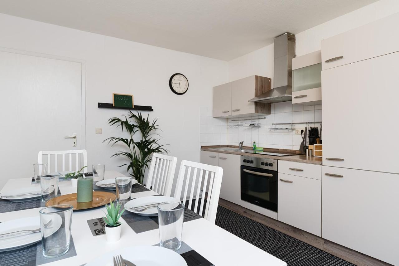 Einfach Aber Sehr Komfortabel - Wohnung Fuer 6 Personen - 2Xwc - Grupen, Messe, Monteure, Studenten - Voll Ausgestattet - 6 Betten 140X200Cm Hochwertig, 3 Smart-Tv 55 Zoll Netflix, 1000 Mbit Wlan, Voll Ausgestattete Kueche ドゥイスブルグ エクステリア 写真